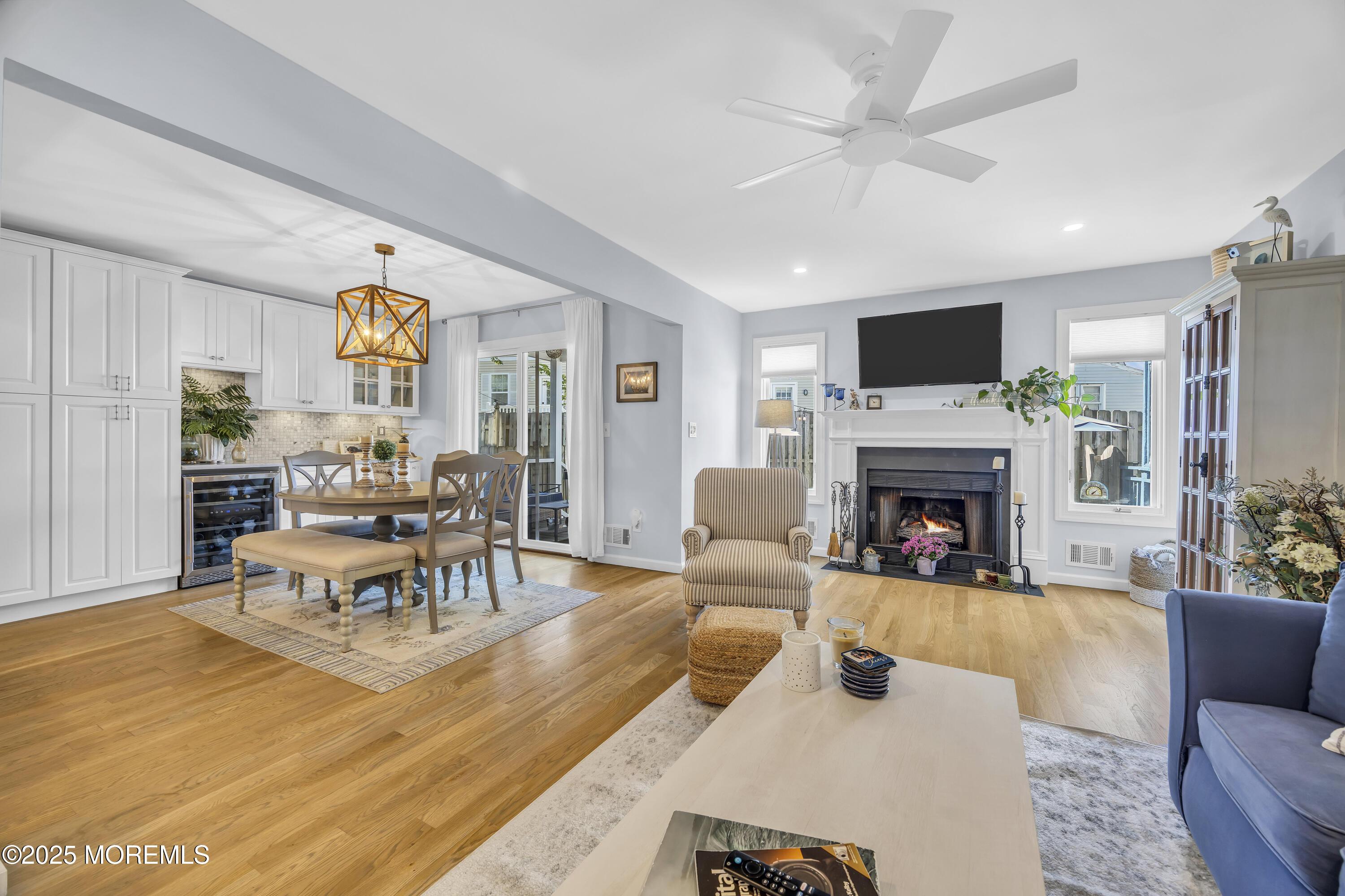 Image 4: MM Living Room With Fireplace