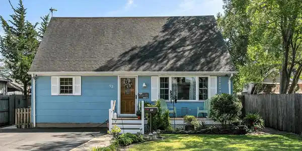 52 Roland Street