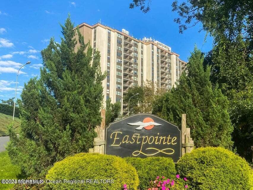 Image 1: 1 scenic building