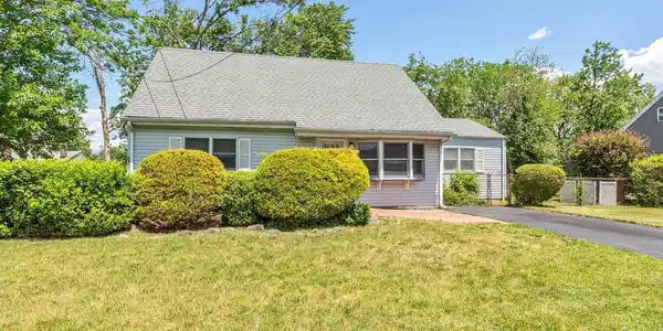 5 Redwood Terrace