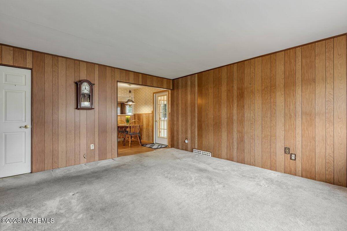 Image 4: Living Room