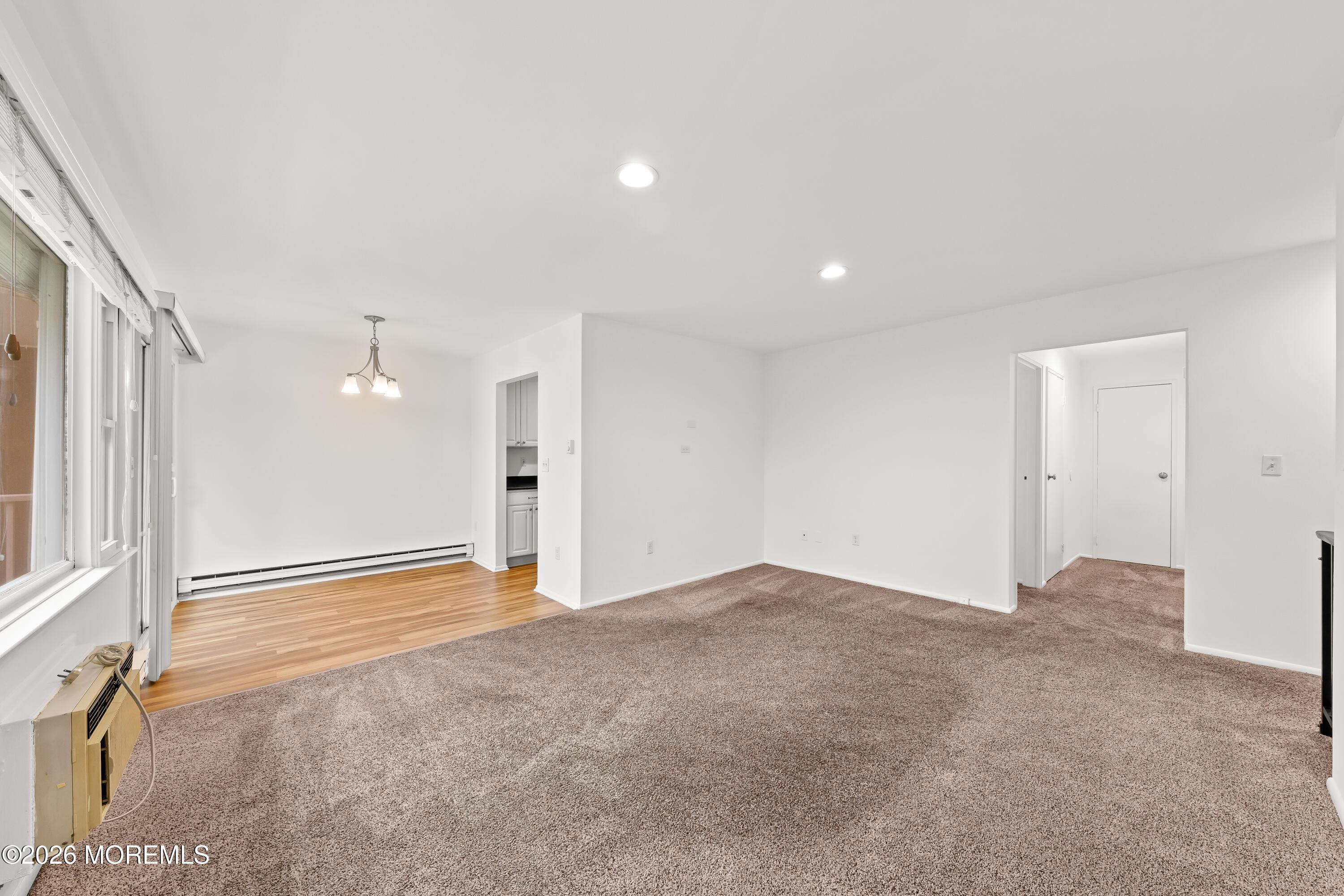 Image 3: Living Room (3)