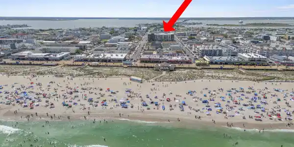 Image 4: 401 blvd drone (11)_2