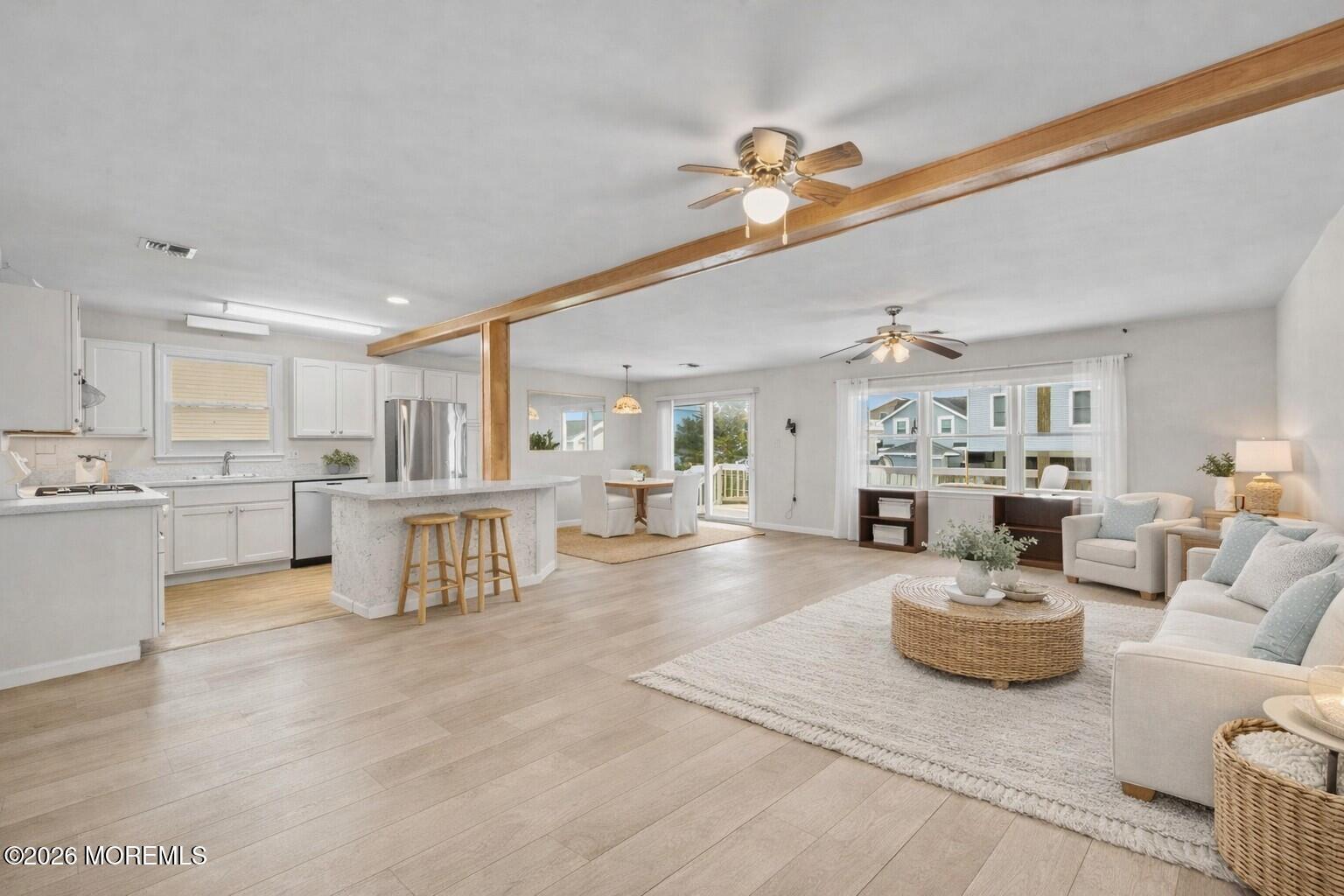 Image 4: Hall staged LR DR