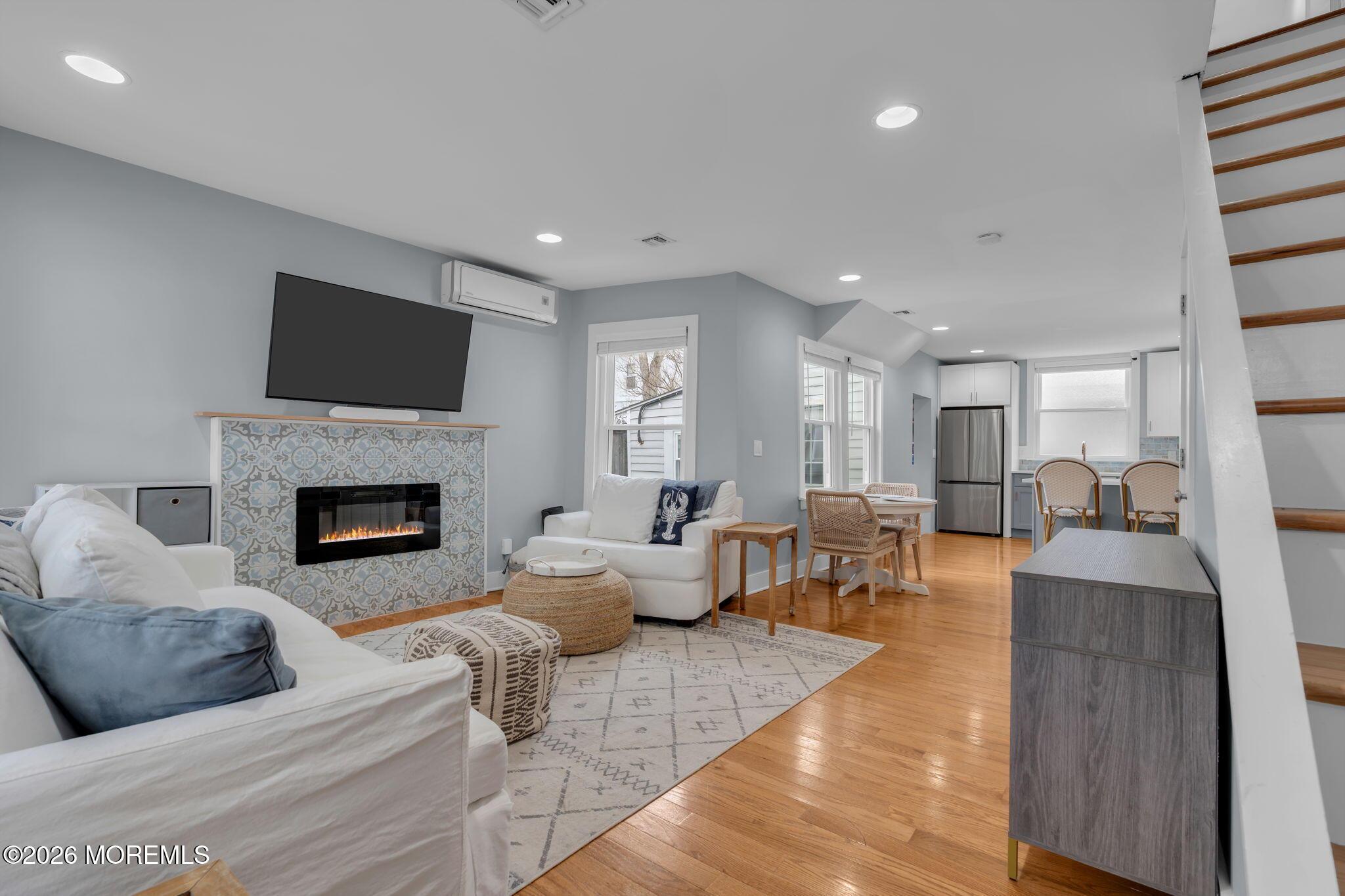 Image 2: Living Rm