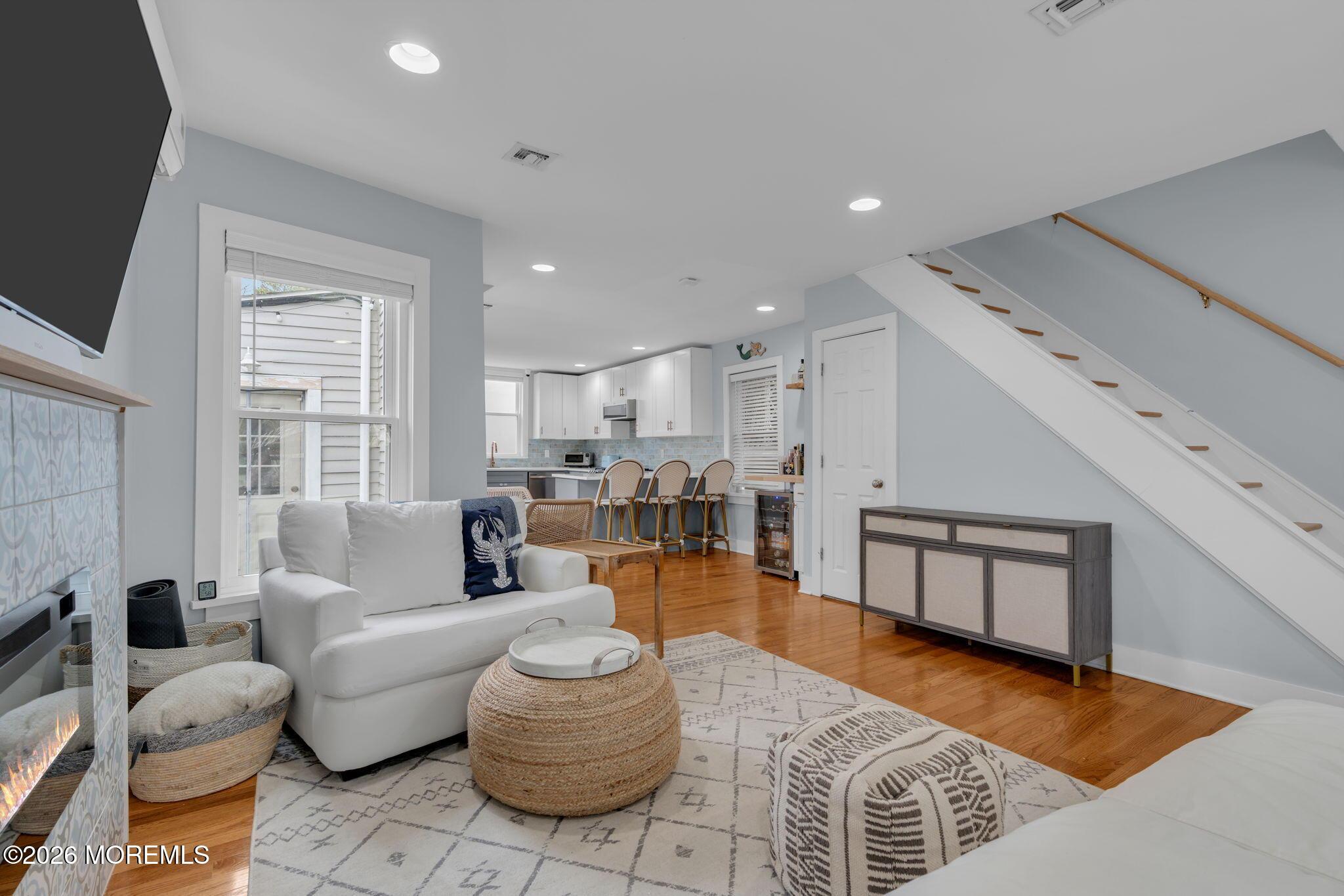 Image 3: Open kitchen