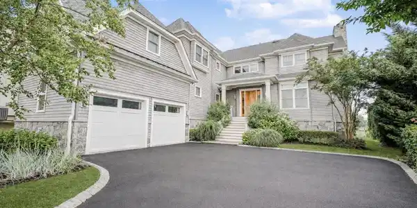 77 Waterman Avenue
