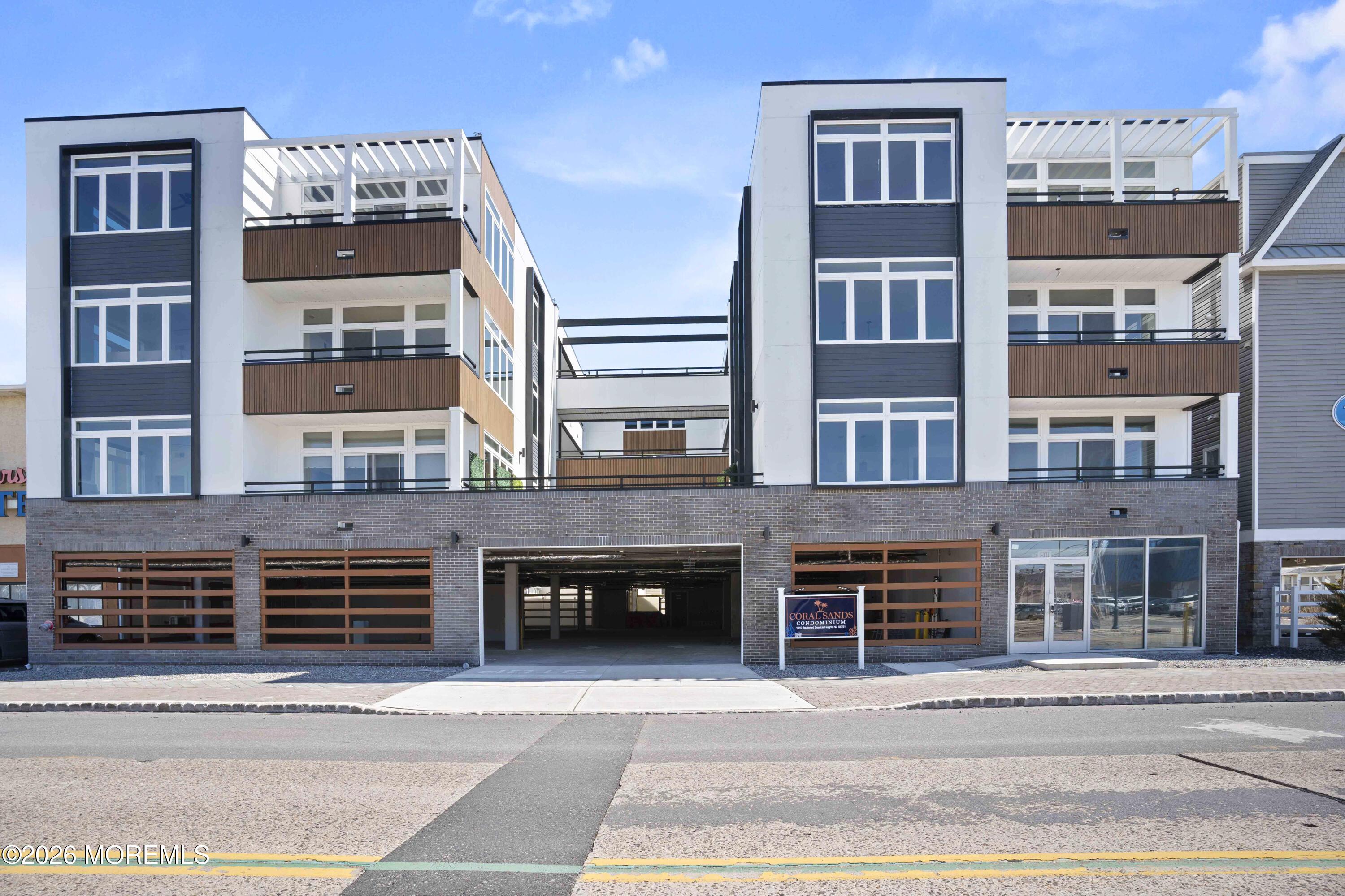 Image 3: 1010 Blvd (2)
