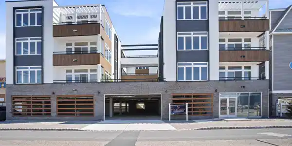 Image 3: 1010 Blvd (2)