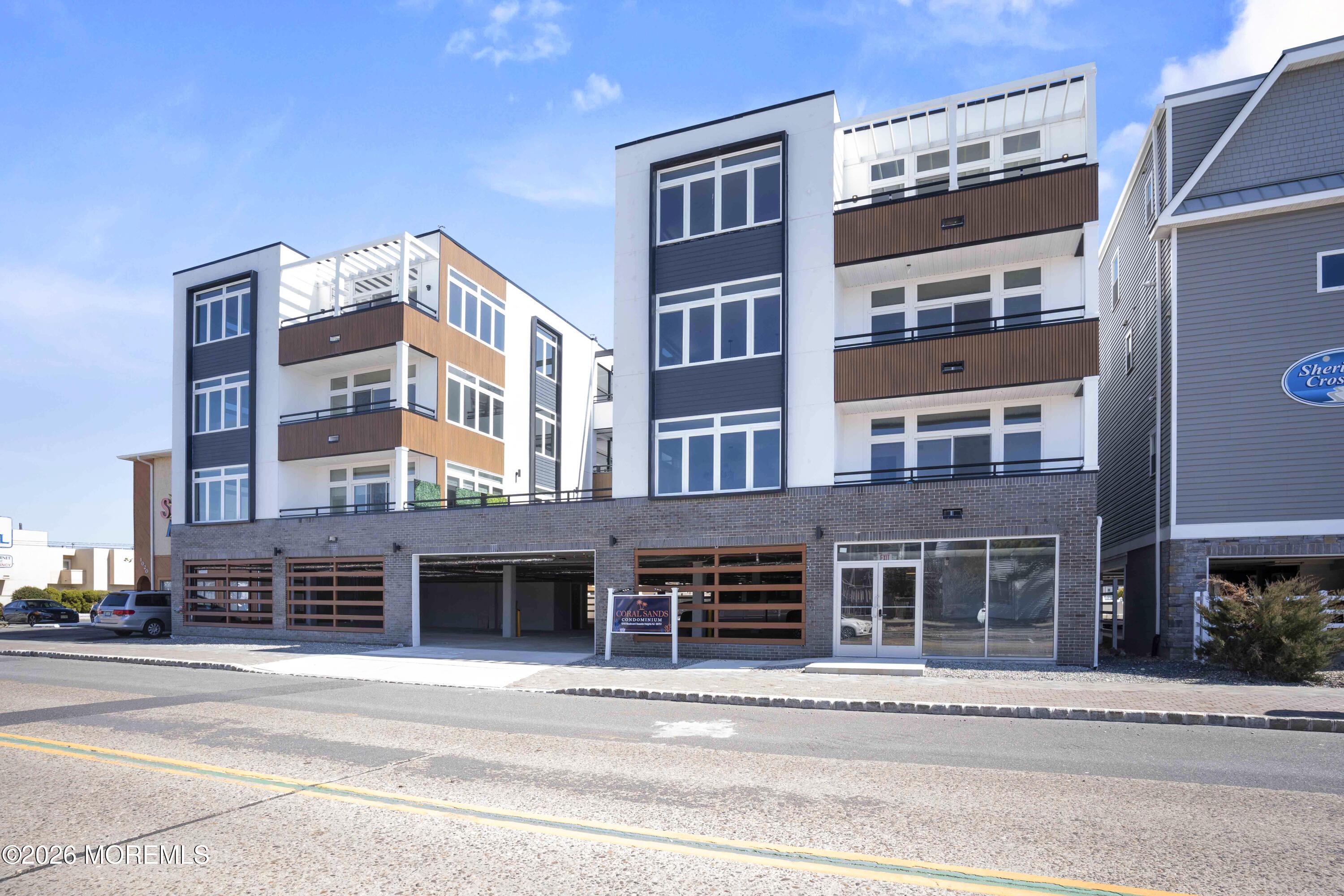 Image 4: 1010 Blvd (4)
