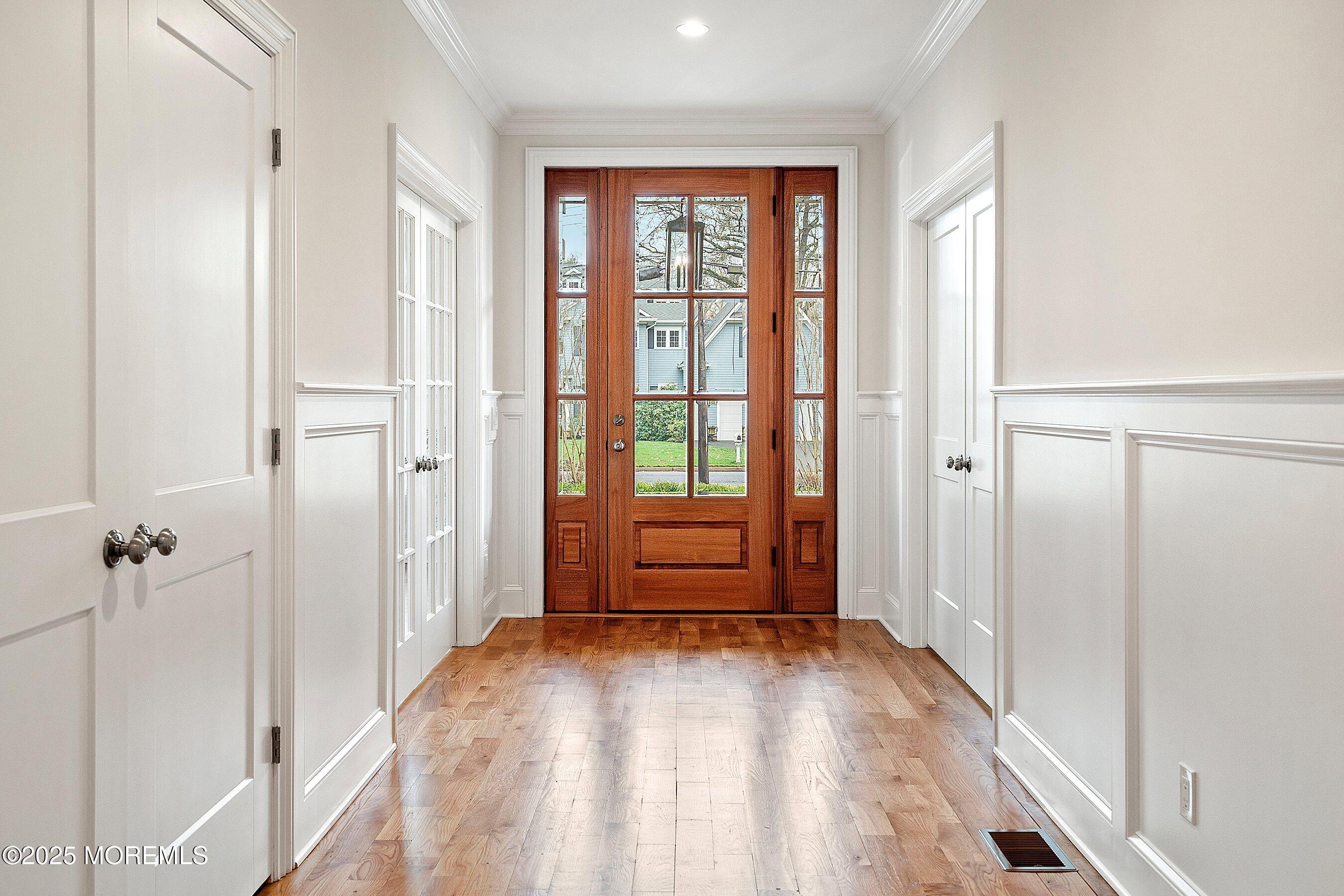 Image 4: 70-Foyer 1C