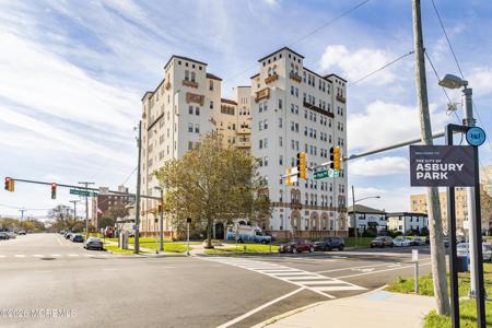 400 Deal Lake Drive Unit 6E