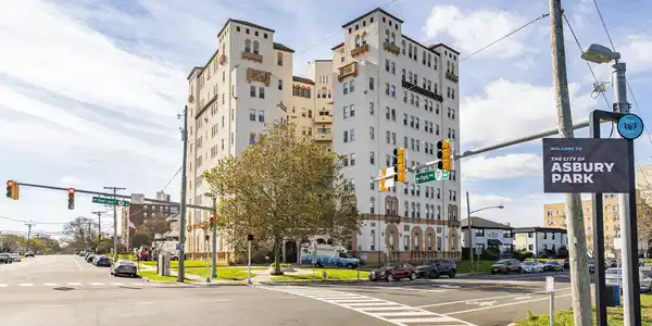 400 Deal Lake Drive Unit 6E