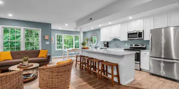 Image 3: Open Floor Plan