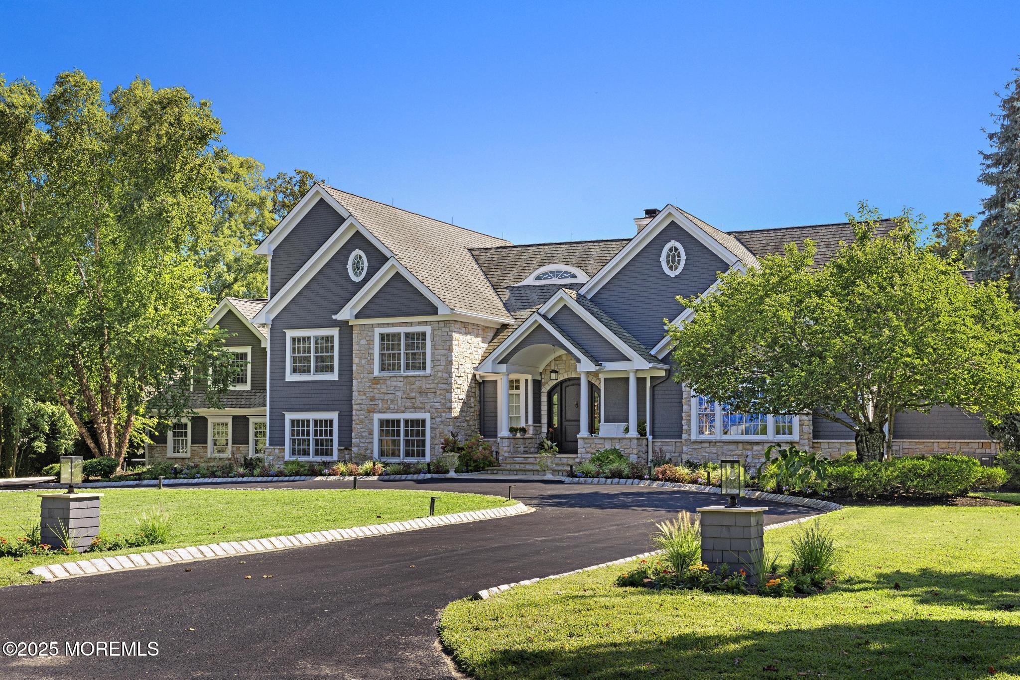 Image 2: 8 Black Point Horseshoe St (32)