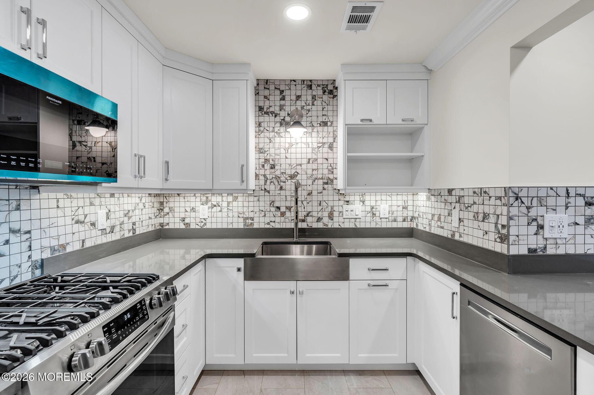 Image 3: New Kitchen