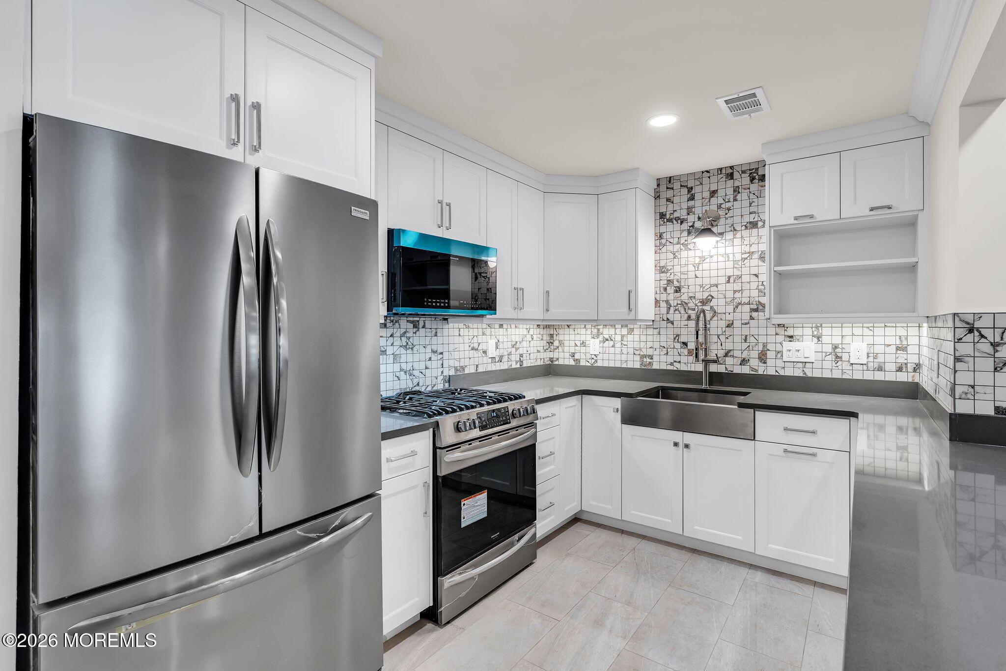 Image 4: New Appliances