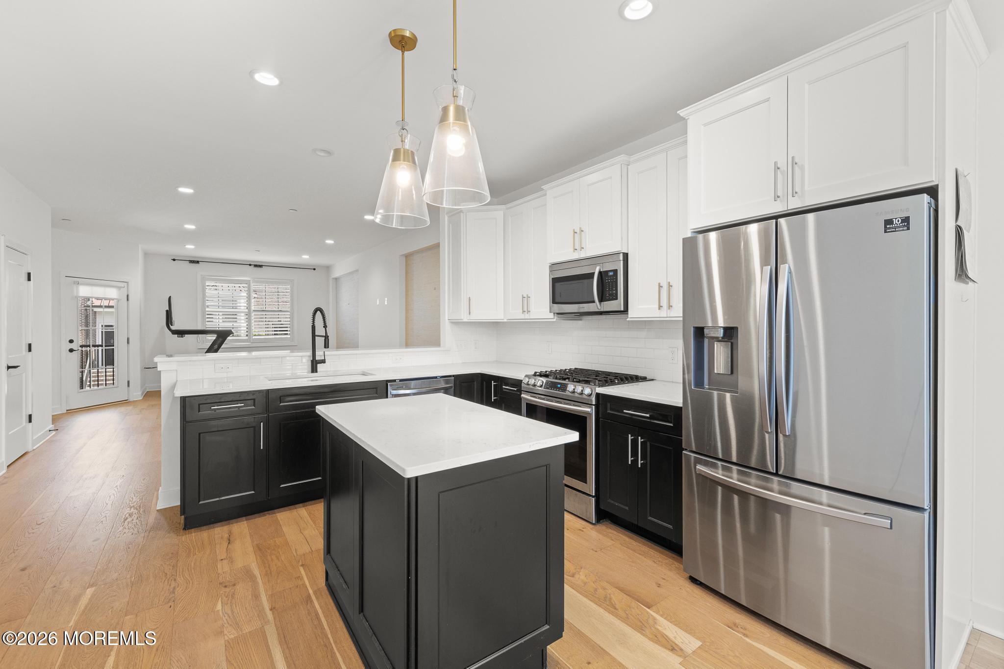 Image 4: kitchen