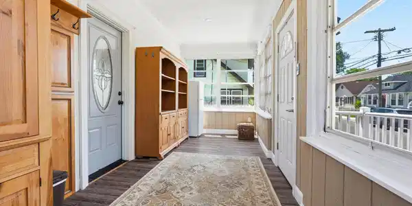 Image 4: Enclosed Porch