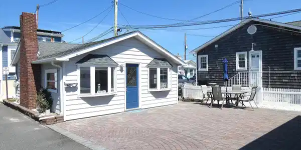 24 E Chadwick Way