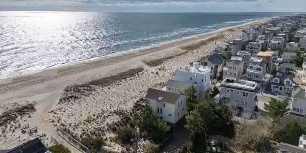 Image 4: Beach View