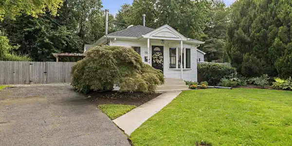 Image 3: 108 Hamilton Ave