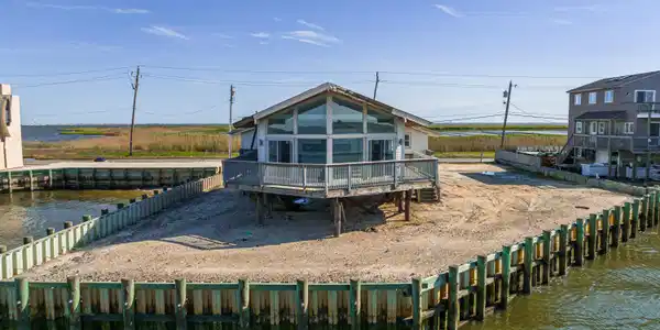 576 Dock Road