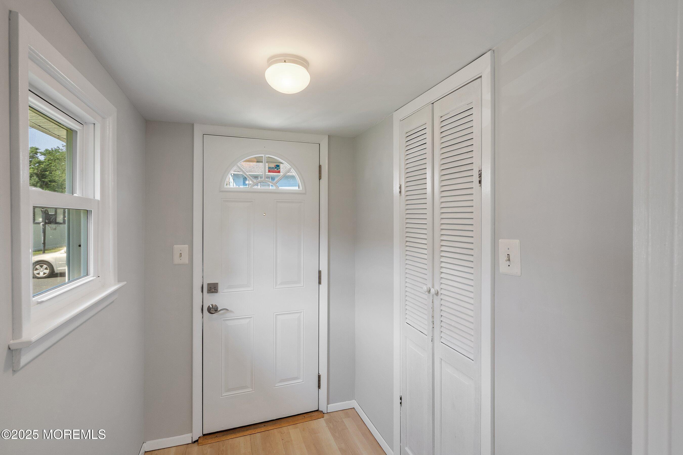 Image 4: Convenient entry with closet