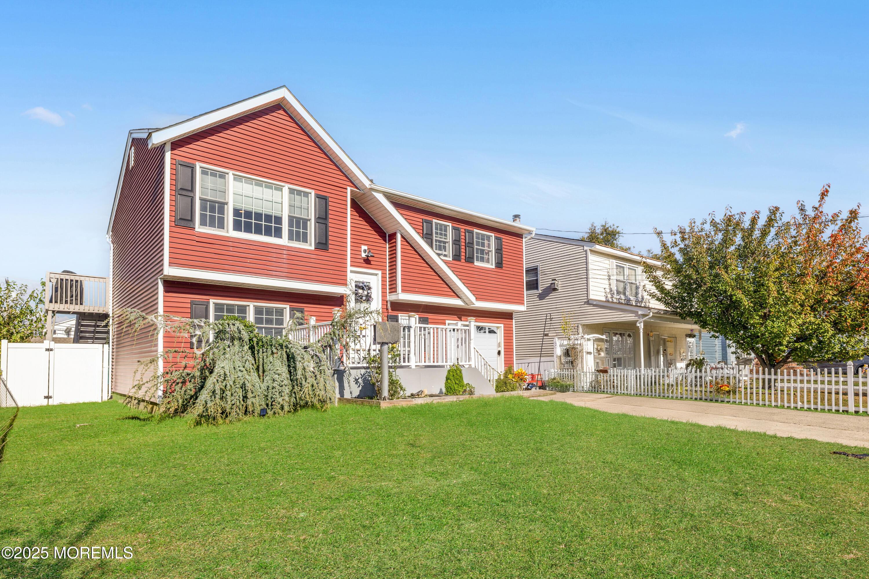 Image 2: R6M22457-HDR