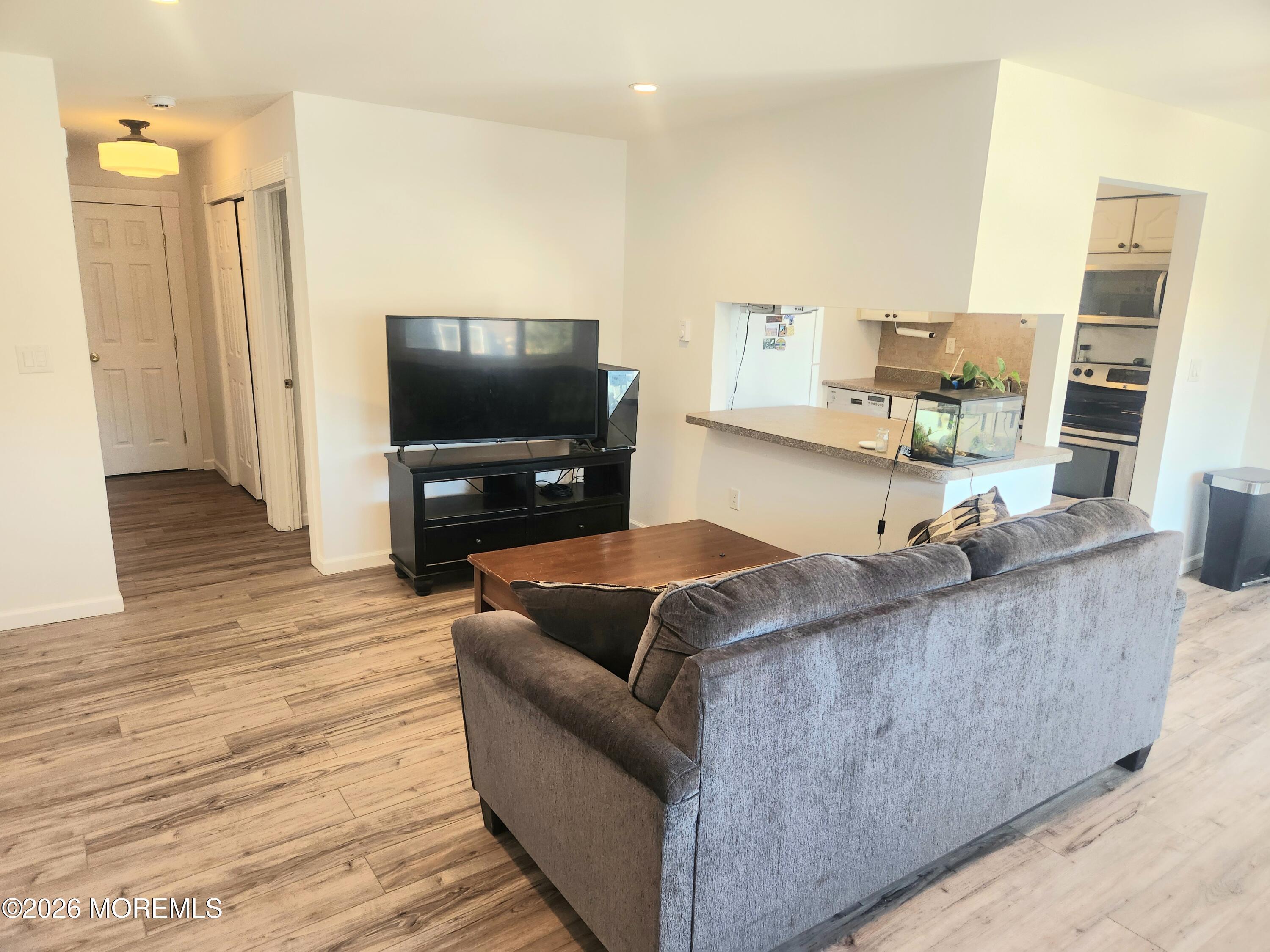 Image 3: Living room