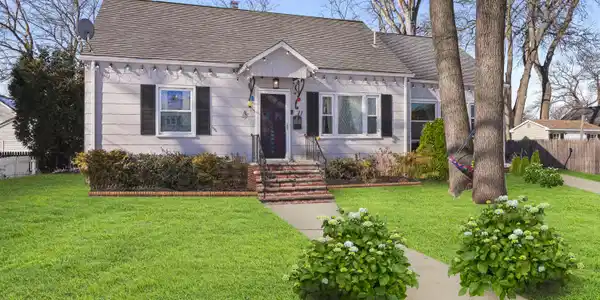 11 Poplar Avenue