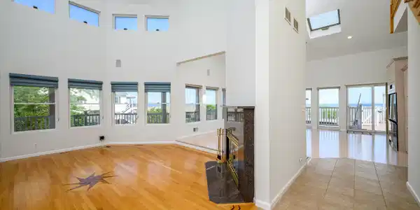 Image 4: Foyer