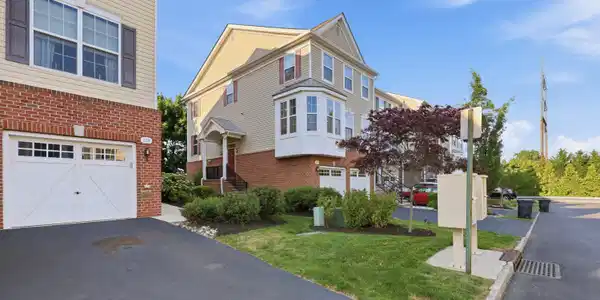 Image 2: 2