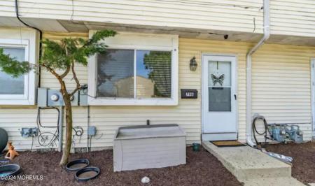 79 Carr Avenue