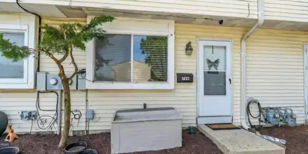 79 Carr Avenue