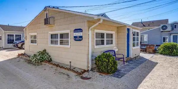 109 W Sandpiper Way