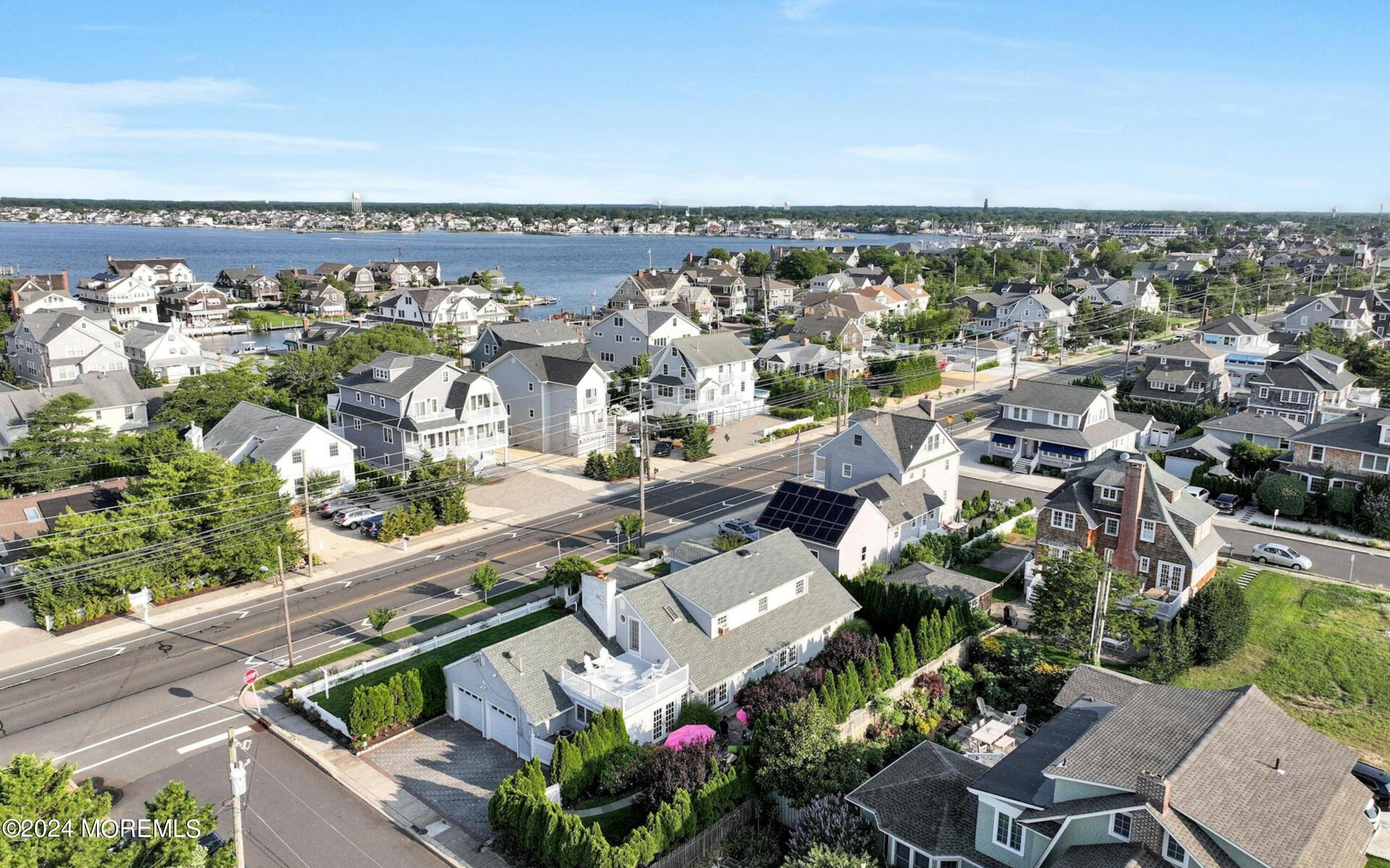 Image 3: WS Aerial Ocean Ave