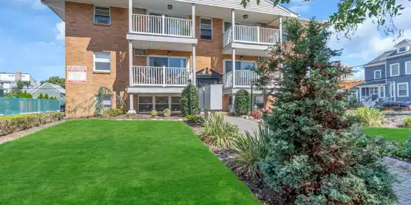 301 6th Avenue Unit 102