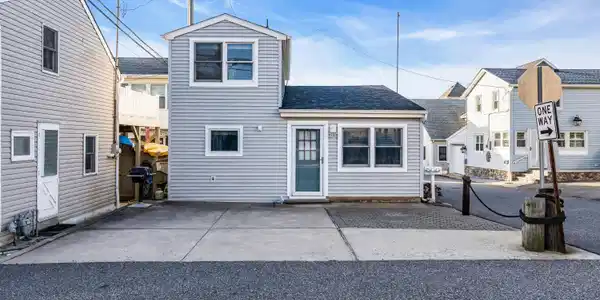 53 E Bay Way