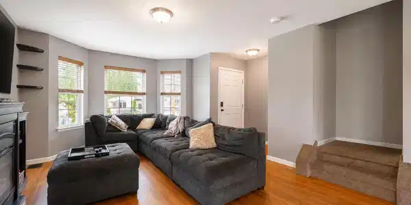 Image 4: Living Room 3
