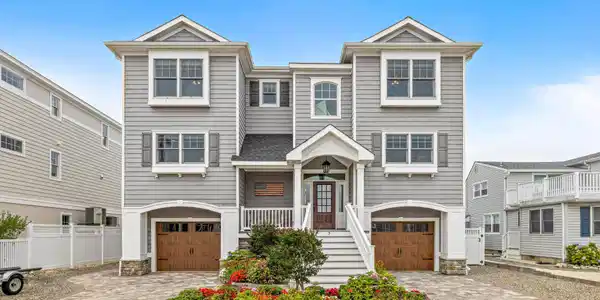 7 W Ryerson Lane