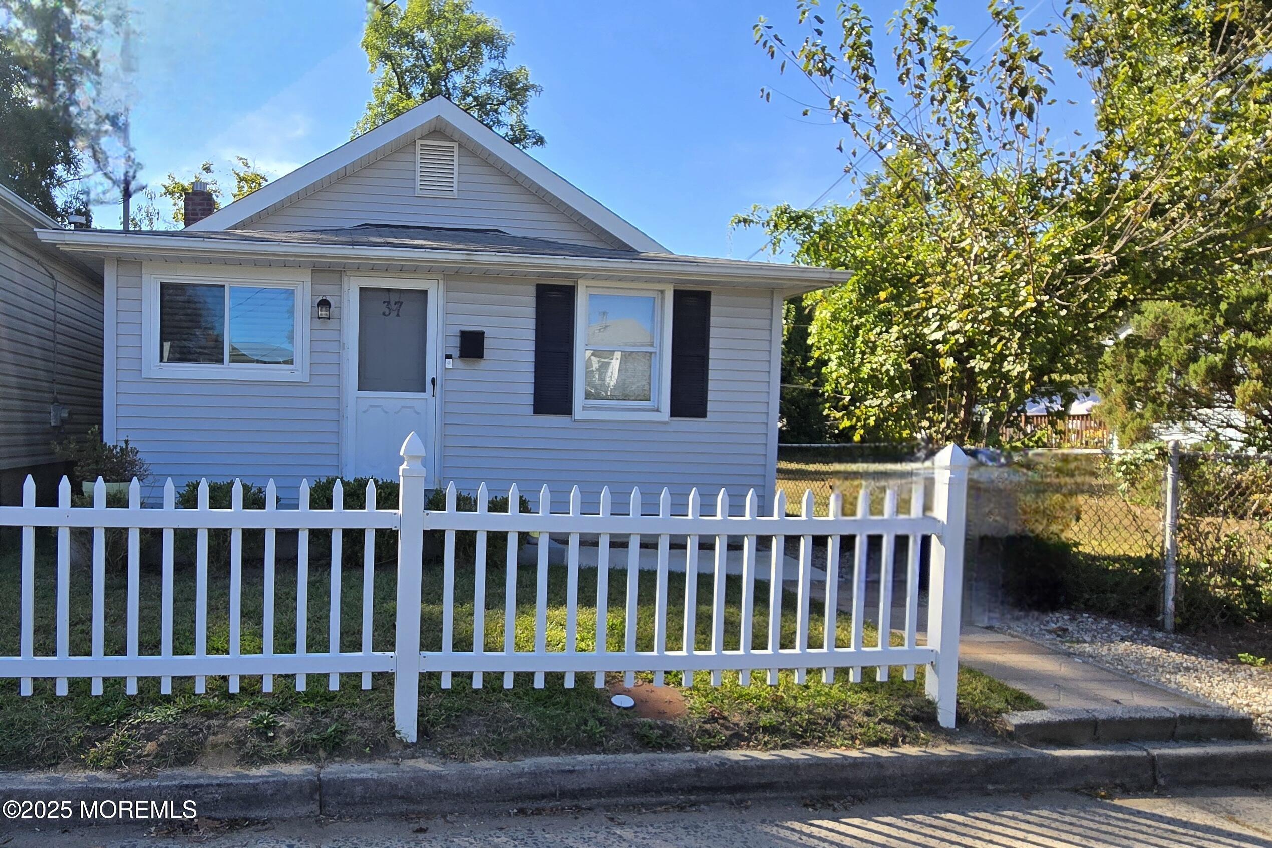 Image 1: 37 Ohio House front 1