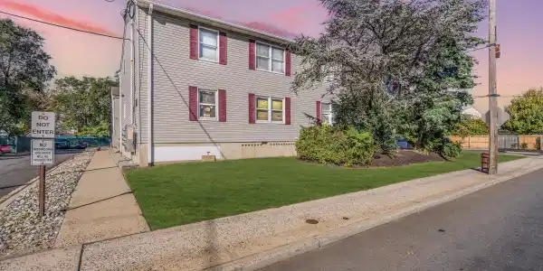 213 Main Street Unit 17