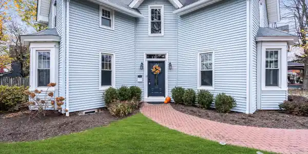18 Middletown Avenue