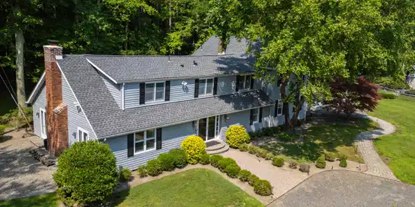 52 Shrewsbury Drive