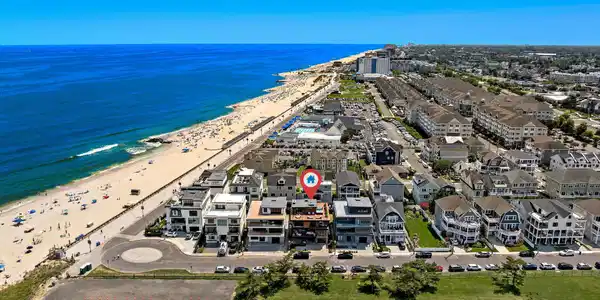Image 2: 14 Seaview Avenue