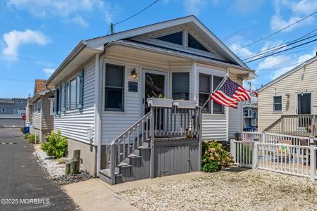 120 W Chadwick Way