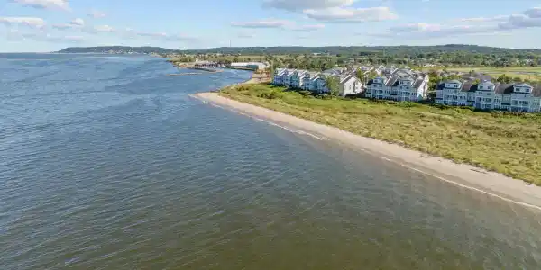 10 Golden Eye Lane