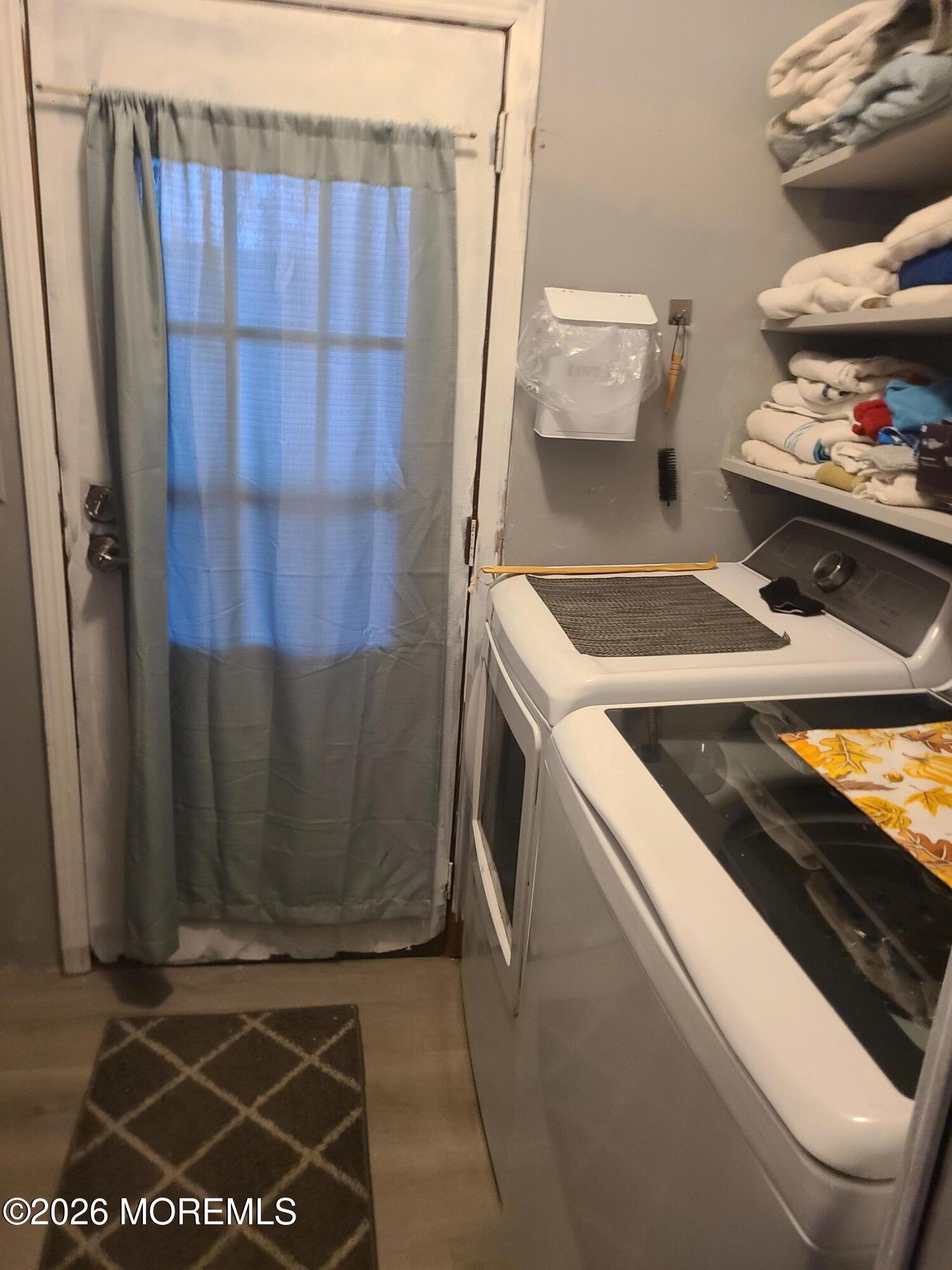 Image 4: Laundry room