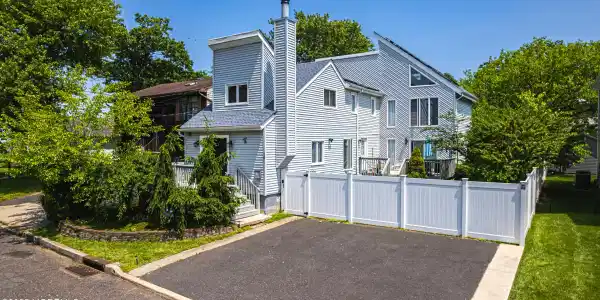 76 Woodland Drive